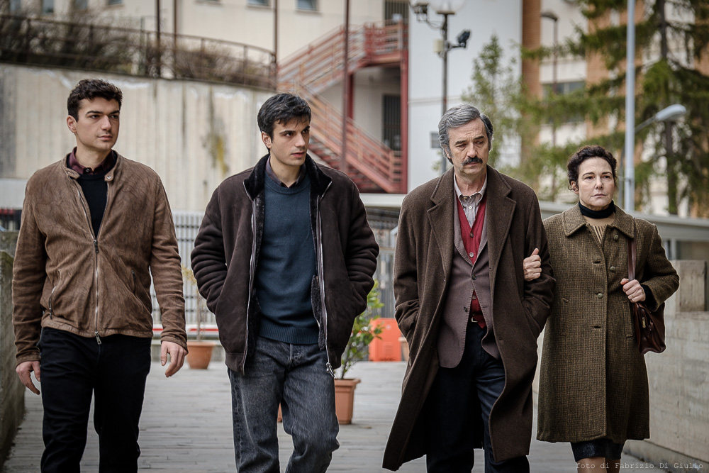 "Il caso Claps" regia Marco Pontecorvo, Gianmarco Saurino, Rosa Diletta Rossi, Anna Ferruzzo, Giacomo Giorgio, Ludovica Ciaschetti, Vincenzo Ferrera, Giulio Della Monica, Francesco Acquaroli, Francesca Ventriglia, Marta Giovannozzi, Claudio Corinaldesi, Beniamino Marcone, Fulvio Pepe, Bianca Nappi, Giusy Frallonardo, Vincent Riotta, Nila Prisco, Katie McGovern, Francesca Antonelli, Carlo De Ruggeri