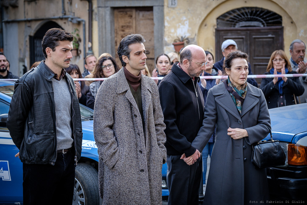 "Il caso Claps" regia Marco Pontecorvo, Gianmarco Saurino, Rosa Diletta Rossi, Anna Ferruzzo, Giacomo Giorgio, Ludovica Ciaschetti, Vincenzo Ferrera, Giulio Della Monica, Francesco Acquaroli, Francesca Ventriglia, Marta Giovannozzi, Claudio Corinaldesi, Beniamino Marcone, Fulvio Pepe, Bianca Nappi, Giusy Frallonardo, Vincent Riotta, Nila Prisco, Katie McGovern, Francesca Antonelli, Carlo De Ruggeri